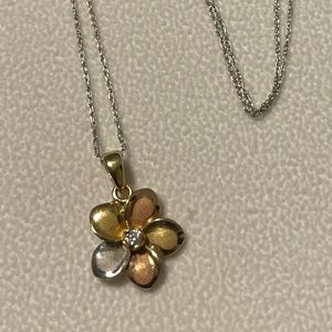 14 kt Gold Plumaria Pendant with Diamond